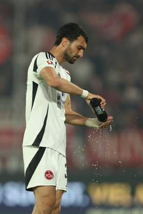 Mahir Emreli 1 FC Nürnberg splashes his injured hand with water during the 2 Bundesliga match between Fortuna Düsseldorf and 1 FC Nürnberg at Merkur Spiel Arena on April 26, 2025 in Düsseldorf, Germany, Germany Photo by Oliver Kaelke DeFodi Images Mahir Emreli 1 FC Nürnberg splashes his injured hand with water during the 2 Bundesliga match between Fortuna Düsseldorf and 1 FC Nürnberg at Merkur Spiel Arena on April 26, 2025 in Düsseldorf, Germany Photo by Oliver Kaelke DeFodi Images DFB DFL REGULATIONS PROHIBIT ANY USE OF PHOTOGRAPHS AS IMAGE SEQUENCES AND OR QUASI VIDEO Photo by Oliver Kaelke DeFodi Images