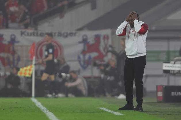 Coach Daniel Thioune Fortuna Duesseldorf gestures during the 2 Bundesliga match between Fortuna Duesseldorf and 1 FC Nuremberg at Merkur Spiel Arena on April 26, 2025 in Duesseldorf, Germany, Germany Photo by Oliver Kaelke DeFodi Images Coach Daniel Thioune Fortuna Duesseldorf gestures, gestures during the 2 Bundesliga match between Fortuna Düsseldorf and 1 FC Nürnberg at Merkur Spiel Arena on April 26, 2025 in Düsseldorf, Germany Photo by Oliver Kaelke DeFodi Images DFB DFL REGULATIONS PROHIBIT ANY USE OF PHOTOGRAPHS AS IMAGE SEQUENCES AND OR QUASI VIDEO Photo by Oliver Kaelke DeFodi Images
