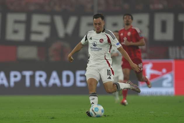 Julian Justvan 1 FC Nürnberg in action, on the ball, single action during the 2 Bundesliga match between Fortuna Düsseldorf and 1 FC Nürnberg at Merkur Spiel Arena on April 26, 2025 in Düsseldorf, Germany, Germany Photo by Oliver Kaelke DeFodi Images Julian Justvan 1 FC Nürnberg controls the ball during the 2 Bundesliga match between Fortuna Düsseldorf and 1 FC Nürnberg at Merkur Spiel Arena on April 26, 2025 in Düsseldorf, Germany Photo by Oliver Kaelke DeFodi Images DFB DFL REGULATIONS PROHIBIT ANY USE OF PHOTOGRAPHS AS IMAGE SEQUENCES AND OR QUASI VIDEO Photo by Oliver Kaelke DeFodi Images