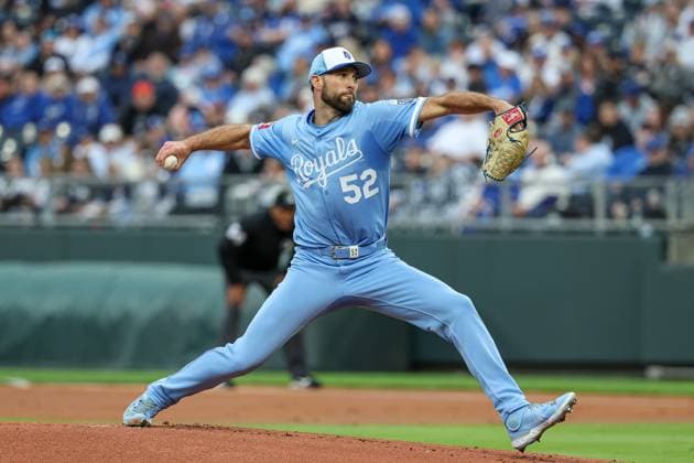 MLB, Baseball Herren, USA 2025: Astros Vs Royals APR 26 April 26, 2025: Kansas City Royals starting pitcher Michael Wacha (52) pitches against the Houston Astros during the first inning at Kauffman Stadium in Kansas City, MO. David Smith CSM (Credit Image: Â David Smith Cal Media) Kansas City Mo United States of America EDITORIAL USE ONLY Copyright: xx ZUMA-20250426_zma_c04_138.jpg DavidxSmithx csmphotothree378645