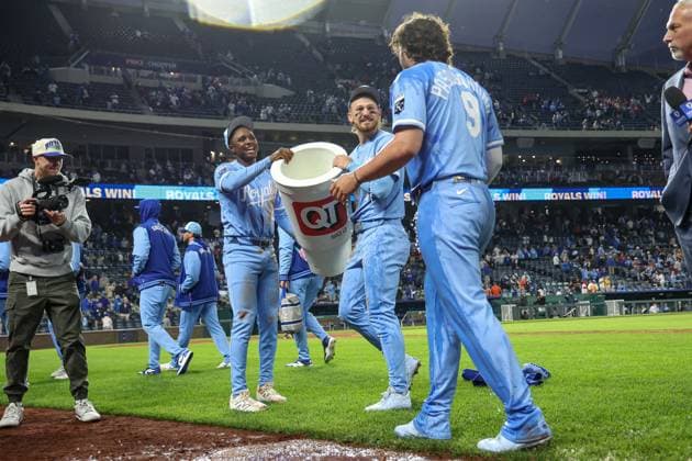 MLB, Baseball Herren, USA 2025: Astros Vs Royals APR 26 April 26, 2025: Kansas City Royals left fielder, Tyler Tolbert (2) left, and Kansas City Royals shortstop Bobby Witt Jr. (7) react after dousing Kansas City Royals designated hitter Vinnie Pasquantino (9) with water after their 2-0 win over the Astros at Kauffman Stadium in Kansas City, MO. David Smith CSM (Credit Image: Â David Smith Cal Media) Kansas City Mo United States of America EDITORIAL USE ONLY Copyright: xx ZUMA-20250426_zma_c04_385.jpg DavidxSmithx csmphotothree378913