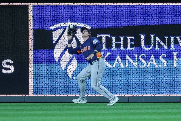 MLB, Baseball Herren, USA 2025: Astros Vs Royals APR 26 April 26, 2025: Houston Astros center fielder Jake Meyers (6) catches a fly ball for an out on Kansas City Royals designated hitter Vinnie Pasquantino (9) during the seventh inning at Kauffman Stadium in Kansas City, MO. David Smith CSM (Credit Image: Â David Smith Cal Media) Kansas City Mo United States of America EDITORIAL USE ONLY Copyright: xx ZUMA-20250426_zma_c04_394.jpg DavidxSmithx csmphotothree378923