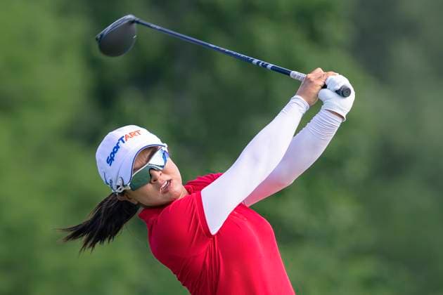 April 26, 2025, The Woodlands, Texas, USA: SEI YOUNG KIM (KR) tees off on the 4th hole during the third round of the 2025 Chevron Championship at The Club at Carlton Woods in The Woodlands, Texas, on Saturday, April 26, 2025. The Woodlands USA - ZUMAp213 20250426_znp_p213_003 Copyright: xLynnxPenningtonx