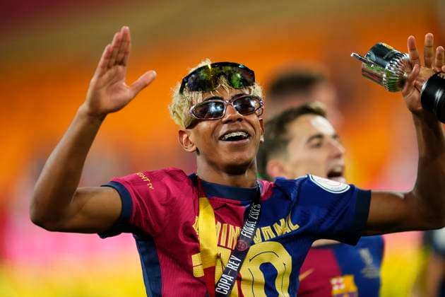 Barcelona v Real Madrid - Copa del Rey Final Lamine Yamal right winger of Barcelona and Spain celebrates the victory after winning the Copa del Rey Final match between FC Barcelona, Barca and Real Madrid at Estadio de La Cartuja on April 26, 2025 in Seville, Spain. Sevilla Spain  Copyright: xJosexBretonx originalFilename:bretonhernandez-barcelon250427_npxsV.jpg