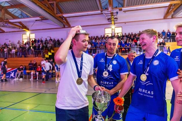 26 04 2025, GER, Volleyball, 2 BL Maenner Sued, Season 2024 2025, Blue Volleys Gotha Ceratonia Volleys Eltmann the team of the Blue Volleys Gotha becomes champion in the 2 Bundesliga Maenner Sued, Season 24 25, in the picture Robert Werner Blue Volleys Gotha 99867 Gotha Sporthalle Sportanlage Ernesti Thüringen Germany