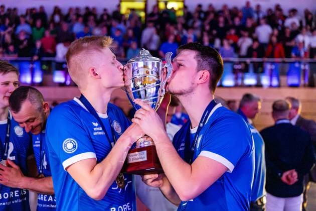 26 04 2025, GER, Volleyball, 2 BL Maenner Sued, Season 2024 2025, Blue Volleys Gotha Ceratonia Volleys Eltmann the team of Blue Volleys Gotha becomes champion in the 2 Bundesliga Maenner Sued, Season 24 25, in the picture Hannes Krochmann Blue Volleys Gotha together with Finn Jansen Blue Volleys Gotha 99867 Gotha Sporthalle Sportanlage Ernesti Thüringen Germany