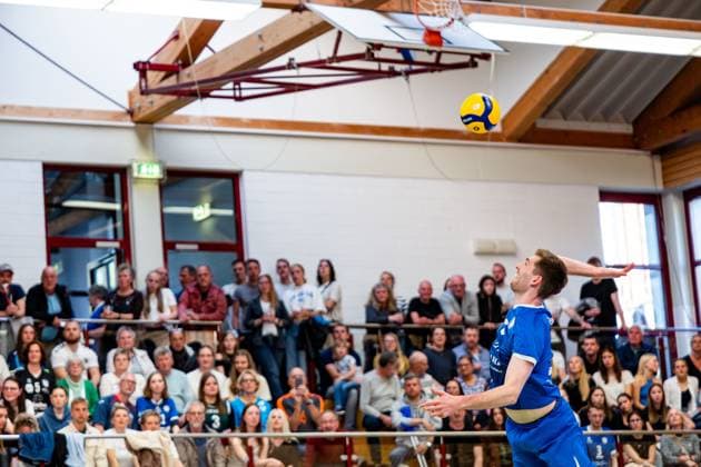 26 04 2025, GER, Volleyball, 2 BL Maenner Sued, Saison 2024 2025, Blue Volleys Gotha Ceratonia Volleys Eltmann Erik Niederluecke Blue Volleys Gotha during a specification 99867 Gotha Sporthalle Sportanlage Ernesti Thüringen Germany