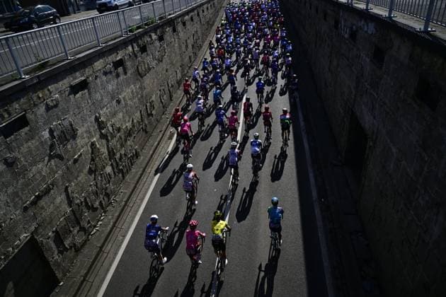 Liege Bastogne Liege 2025 Cycling Race LIEGE, BELGIUM - APRIL 27 : Illustration picture of the start of the race during the 111th edition of Liege Bastogne Liege an UCI World Tour 1.UWT cycling race for Men Elite of 252 km with start and finish in Liege on April 27, 2025 in Liege, Belgium, 27 04 2025 ( Motordriver Guy De Vuyst - Liege Belgium  Copyright: xPeterxDexVoechtx