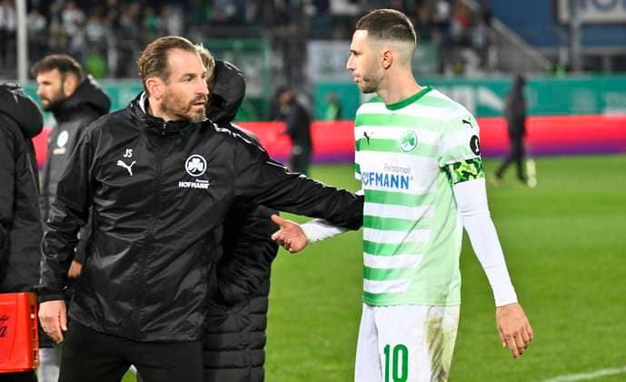 25 04 2025 Soccer Season 2024 2025 2 Soccer Bundesliga 31 Matchday SpVgg Greuther Fürth Kleeblatt SSV Ulm 1846 Spatzen Sportfoto Zink xwoxzix DFL regulations prohibit any use of photographs as image sequences and or quasi video only for editorial use Jan Siewert Trainer SpVgg Greuther Fürth Branimir Hrgota 10, SpVgg Greuther Fürth disappointed Disappointment after the end of the match