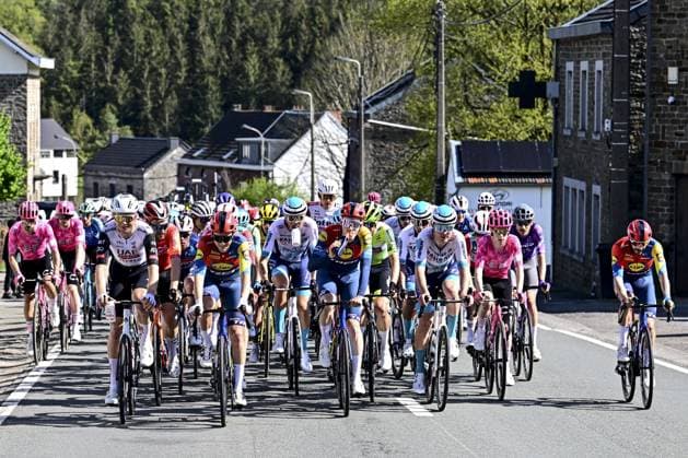 The pack of riders pictured in action during the men elite race of the Liege-Bastogne-Liege one day cycling event, 252km from Liege, over Bastogne to Liege, Sunday 27 April 2025. MAARTENxSTRAETEMANS  x121972931x