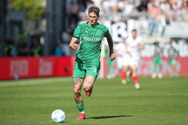 26 04 2025, xtgx, Fußball 1 Bundesliga, Holstein Kiel Borussia Mönchengladbach emspor, v l Tomas Cvancara Gladbach, 31 Freisteller, Einzelbild, Ganzkoerper, single frame DFL DFB REGULATIONS PROHIBIT ANY USE OF PHOTOGRAPHS as IMAGE SEQUENCES and or QUASI VIDEO Kiel
