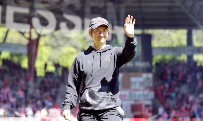 Trainer Ailien Poese Action Upper Body Sport Football Soccer 2 Bundesliga Women Women Season 2024 2025 27 04 2025 1 FC Union Berlin vs Borussia Mönchengladbach BMG DFL regulations prohibit any use of photographs as image sequences and or quasi video
