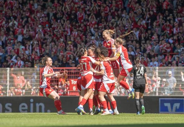Soccer, Women, Season 2024 2025, 2 Bundesliga 23 Matchday , 1 FC Union Berlin Borussia Mönchengladbach, f l Pia Metzker 1 FC Union , Athanasia Moraitou 1 FC Union , Anna Weiß 1 FC Union , Marie Becker 1 FC Union , Tomke Schneider 1 FC Union , Dina Orschmann 1 FC Union , Lisa Heiseler 1 FC Union , Cheering after goal to 1 0, 27 04 2025, Copyright: xSebastianxRäppold MatthiasxKochx