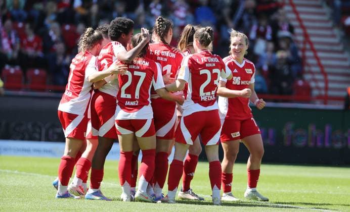 Anna Weiss celebrates after 1 0 with teammates Joy Emotion Cheering Sport Football Soccer 2 Bundesliga Women Women Season 2024 2025 27 04 2025 1 FC Union Berlin vs Borussia Mönchengladbach BMG DFL regulations prohibit any use of photographs as image sequences and or quasi video