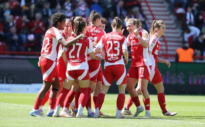 Anna Weiss celebrates after 1 0 with teammates Joy Emotion Cheering Sport Football Soccer 2 Bundesliga Women Women Season 2024 2025 27 04 2025 1 FC Union Berlin vs Borussia Mönchengladbach BMG DFL regulations prohibit any use of photographs as image sequences and or quasi video