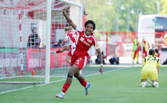 Naika Reissner cheers after 2 0 Joy Emotion Cheering Sport Football Soccer 2 Bundesliga Women Women Season 2024 2025 27 04 2025 1 FC Union Berlin vs Borussia Mönchengladbach BMG DFL regulations prohibit any use of photographs as image sequences and or quasi video