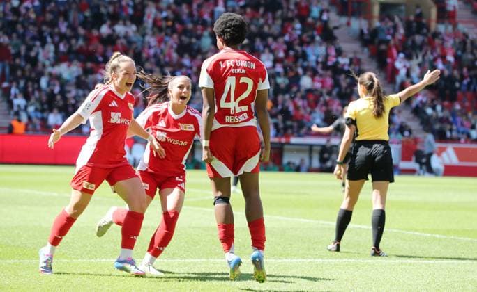 Naika Reissner cheers after 2 0 Joy Emotion Cheering Sport Football Soccer 2 Bundesliga Women Women Season 2024 2025 27 04 2025 1 FC Union Berlin vs Borussia Mönchengladbach BMG DFL regulations prohibit any use of photographs as image sequences and or quasi video