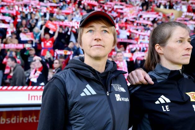 DEU, 2 BL, Frauen, 1 FC Union vs Borussia Moenchengladbach, 27 04 2025, Stadion Alte Foersterei, Berlin, DEU, 2 BL, Frauen, 1 FC Union vs Borussia Moenchengladbach, im Bild Cheftrainerin Ailien Poese 1 FC Union Berlin DFL regulations prohibit any use of Photographs as image sequences and or quasi video nordphotoxGmbHx xEngler nph00076