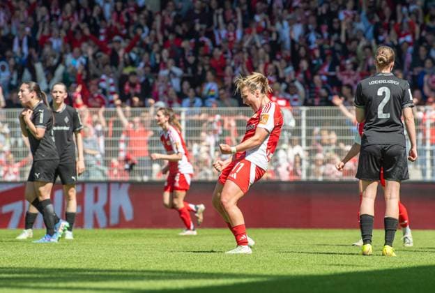 Soccer, Women, Season 2024 2025, 2 Bundesliga 23 Matchday , 1 FC Union Berlin Borussia Mönchengladbach, Dina Orschmann 1 FC Union , Cheering after goal to 3 1, 27 04 2025, Copyright: xSebastianxRäppold MatthiasxKochx