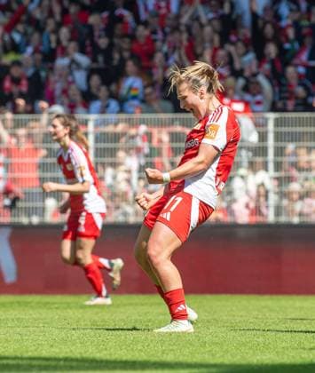 Soccer, Women, Season 2024 2025, 2 Bundesliga 23 Matchday , 1 FC Union Berlin Borussia Mönchengladbach, Dina Orschmann 1 FC Union , Cheering after goal to 3 1, 27 04 2025, Copyright: xSebastianxRäppold MatthiasxKochx
