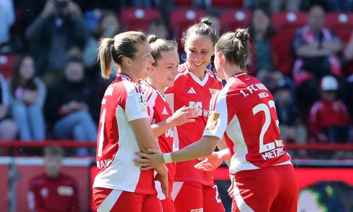 Lisa Heiseler cheers after 4 1 with teammates Joy Emotion Jubilation Sport Football Soccer 2 Bundesliga Women Women Season 2024 2025 27 04 2025 1 FC Union Berlin vs Borussia Mönchengladbach BMG DFL regulations prohibit any use of photographs as image sequences and or quasi video