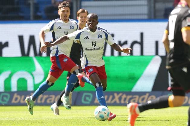 27 04 2025, xtgx, Soccer 2 Bundesliga, Hamburger SV Karlsruher SC emspor, v l Jean Luc Dompe HSV DFL DFB REGULATIONS PROHIBIT ANY USE OF PHOTOGRAPHS as IMAGE SEQUENCES and or QUASI VIDEO Hamburg