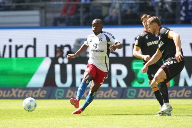 27 04 2025, xtgx, Soccer 2 Bundesliga, Hamburger SV Karlsruher SC emspor, v l Jean Luc Dompe HSV DFL DFB REGULATIONS PROHIBIT ANY USE OF PHOTOGRAPHS as IMAGE SEQUENCES and or QUASI VIDEO Hamburg