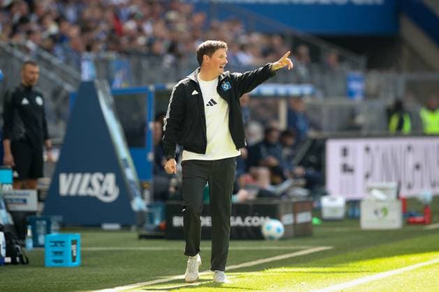 27 04 2025, xtgx, Fußball 2 Bundesliga, Hamburger SV Karlsruher SC emspor, v l Merlin Polzin HSV, Trainer gibt Anweisungen, gestikuliert mit den Armen, gesticulate, gives instructions DFL DFB REGULATIONS PROHIBIT ANY USE OF PHOTOGRAPHS as IMAGE SEQUENCES and or QUASI VIDEO Hamburg
