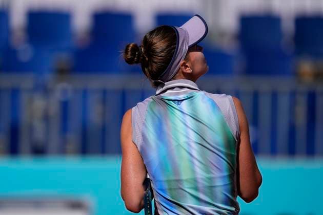 April 27, 2025, Madrid, Madrid, Spain: Veronika Kudermetova of Russia in action against Marta Kostiuk of Ukraine during the Mutua Madrid Open 2025, ATP, Tennis Herren Masters 1000 and WTA, Tennis Damen 1000 tennis tournament, celebrated at Caja Magica on April 27, 2025 in Madrid, Spain. Madrid Spain - ZUMAa181 20250427_zaa_a181_027 Copyright: xOscarxJ.xBarrosox