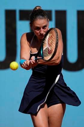 April 27, 2025, Madrid, Madrid, Spain: Marta Kostiuk of Ukraine in action against Veronika Kudermetova of Russia during the Mutua Madrid Open 2025, ATP, Tennis Herren Masters 1000 and WTA, Tennis Damen 1000 tennis tournament, celebrated at Caja Magica on April 27, 2025 in Madrid, Spain. Madrid Spain - ZUMAa181 20250427_zaa_a181_062 Copyright: xOscarxJ.xBarrosox