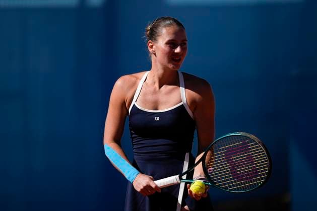 April 27, 2025, Madrid, Madrid, Spain: Marta Kostiuk of Ukraine in action against Veronika Kudermetova of Russia during the Mutua Madrid Open 2025, ATP, Tennis Herren Masters 1000 and WTA, Tennis Damen 1000 tennis tournament, celebrated at Caja Magica on April 27, 2025 in Madrid, Spain. Madrid Spain - ZUMAa181 20250427_zaa_a181_029 Copyright: xOscarxJ.xBarrosox