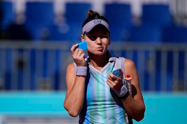 April 27, 2025, Madrid, Madrid, Spain: Veronika Kudermetova of Russia in action against Marta Kostiuk of Ukraine during the Mutua Madrid Open 2025, ATP, Tennis Herren Masters 1000 and WTA, Tennis Damen 1000 tennis tournament, celebrated at Caja Magica on April 27, 2025 in Madrid, Spain. Madrid Spain - ZUMAa181 20250427_zaa_a181_035 Copyright: xOscarxJ.xBarrosox