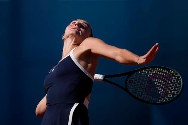April 27, 2025, Madrid, Madrid, Spain: Marta Kostiuk of Ukraine in action against Veronika Kudermetova of Russia during the Mutua Madrid Open 2025, ATP, Tennis Herren Masters 1000 and WTA, Tennis Damen 1000 tennis tournament, celebrated at Caja Magica on April 27, 2025 in Madrid, Spain. Madrid Spain - ZUMAa181 20250427_zaa_a181_041 Copyright: xOscarxJ.xBarrosox