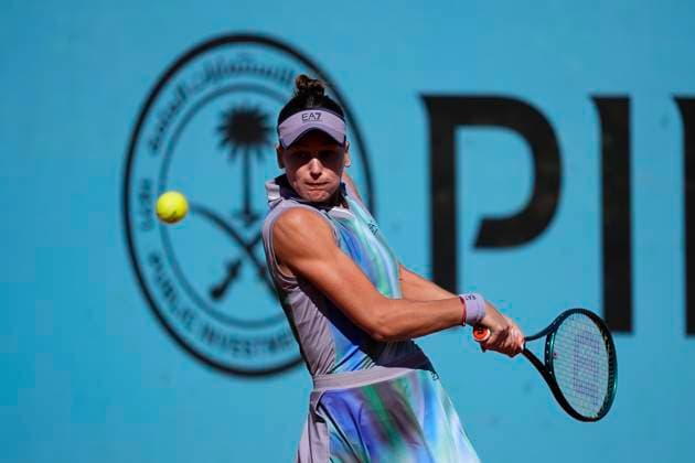 April 27, 2025, Madrid, Madrid, Spain: Veronika Kudermetova of Russia in action against Marta Kostiuk of Ukraine during the Mutua Madrid Open 2025, ATP, Tennis Herren Masters 1000 and WTA, Tennis Damen 1000 tennis tournament, celebrated at Caja Magica on April 27, 2025 in Madrid, Spain. Madrid Spain - ZUMAa181 20250427_zaa_a181_042 Copyright: xOscarxJ.xBarrosox