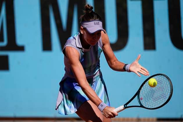 April 27, 2025, Madrid, Madrid, Spain: Veronika Kudermetova of Russia in action against Marta Kostiuk of Ukraine during the Mutua Madrid Open 2025, ATP, Tennis Herren Masters 1000 and WTA, Tennis Damen 1000 tennis tournament, celebrated at Caja Magica on April 27, 2025 in Madrid, Spain. Madrid Spain - ZUMAa181 20250427_zaa_a181_043 Copyright: xOscarxJ.xBarrosox
