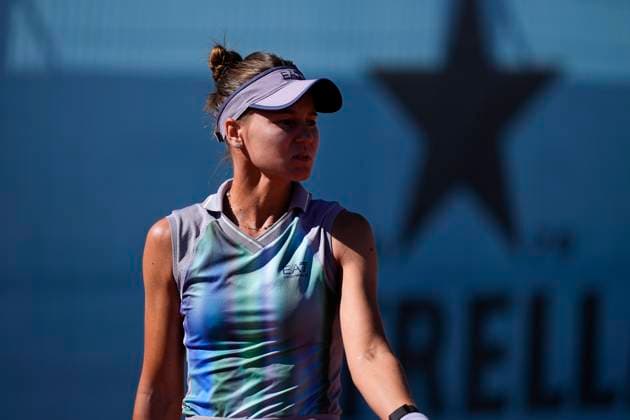 April 27, 2025, Madrid, Madrid, Spain: Veronika Kudermetova of Russia in action against Marta Kostiuk of Ukraine during the Mutua Madrid Open 2025, ATP, Tennis Herren Masters 1000 and WTA, Tennis Damen 1000 tennis tournament, celebrated at Caja Magica on April 27, 2025 in Madrid, Spain. Madrid Spain - ZUMAa181 20250427_zaa_a181_047 Copyright: xOscarxJ.xBarrosox