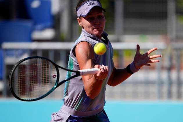April 27, 2025, Madrid, Madrid, Spain: Veronika Kudermetova of Russia in action against Marta Kostiuk of Ukraine during the Mutua Madrid Open 2025, ATP, Tennis Herren Masters 1000 and WTA, Tennis Damen 1000 tennis tournament, celebrated at Caja Magica on April 27, 2025 in Madrid, Spain. Madrid Spain - ZUMAa181 20250427_zaa_a181_057 Copyright: xOscarxJ.xBarrosox