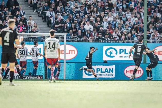 Soccer Men Season 2024 2025 2 Soccer Bundesliga 31 Matchday Hamburger SV vs Karlsruher SC 27 04 2025 Louey Ben Farhat 19, Karlsruher SC scores a goal and cheers Hamburg Volksparkstadion Hamburg Germany