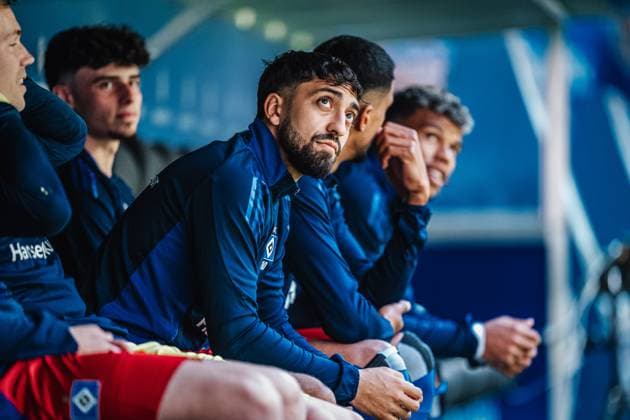 Soccer Men Season 2024 2025 2 Soccer Bundesliga 31 Matchday Hamburger SV vs Karlsruher SC 27 04 2025 Immanuel Pherai 10, HSV starts on the bench Hamburg Volksparkstadion Hamburg Germany