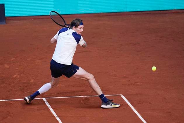 April 27, 2025, Madrid, Madrid, Spain: Aleksander Bublik of Kazakhstan in action against Andrey Rublev of Russia during the Mutua Madrid Open 2025, ATP, Tennis Herren Masters 1000 and WTA, Tennis Damen 1000 tennis tournament, celebrated at Caja Magica on April 27, 2025 in Madrid, Spain. Madrid Spain - ZUMAa181 20250427_zaa_a181_069 Copyright: xOscarxJ.xBarrosox