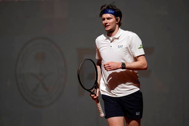 April 27, 2025, Madrid, Madrid, Spain: Aleksander Bublik of Kazakhstan in action against Andrey Rublev of Russia during the Mutua Madrid Open 2025, ATP, Tennis Herren Masters 1000 and WTA, Tennis Damen 1000 tennis tournament, celebrated at Caja Magica on April 27, 2025 in Madrid, Spain. Madrid Spain - ZUMAa181 20250427_zaa_a181_082 Copyright: xOscarxJ.xBarrosox
