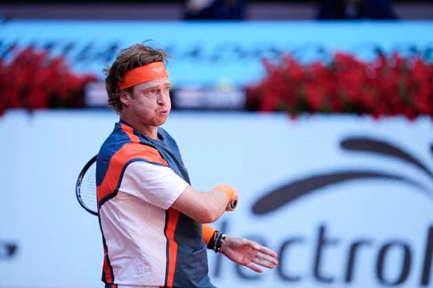 April 27, 2025, Madrid, Madrid, Spain: Andrey Rublev of Russia in action against Aleksander Bublik of Kazakhstan during the Mutua Madrid Open 2025, ATP, Tennis Herren Masters 1000 and WTA, Tennis Damen 1000 tennis tournament, celebrated at Caja Magica on April 27, 2025 in Madrid, Spain. Madrid Spain - ZUMAa181 20250427_zaa_a181_083 Copyright: xOscarxJ.xBarrosox