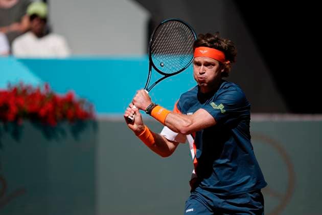 April 27, 2025, Madrid, Madrid, Spain: Andrey Rublev of Russia in action against Aleksander Bublik of Kazakhstan during the Mutua Madrid Open 2025, ATP, Tennis Herren Masters 1000 and WTA, Tennis Damen 1000 tennis tournament, celebrated at Caja Magica on April 27, 2025 in Madrid, Spain. Madrid Spain - ZUMAa181 20250427_zaa_a181_087 Copyright: xOscarxJ.xBarrosox