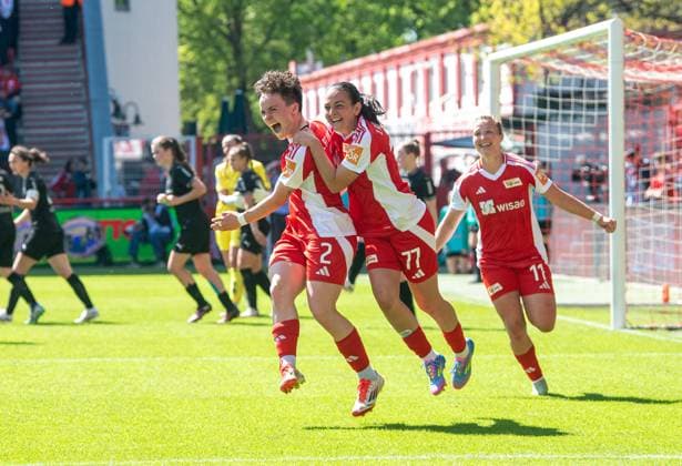 Soccer, Women, Season 2024 2025, 2 Bundesliga 23 Matchday , 1 FC Union Berlin Borussia Mönchengladbach, f l Tomke Schneider 1 FC Union , Athanasia Moraitou 1 FC Union , Dina Orschmann 1 FC Union , Celebration after goal to 5 1, 27 04 2025, Copyright: xSebastianxRäppold MatthiasxKochx