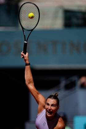 April 27, 2025, Madrid, Madrid, Spain: Aryna Sabalenka of Belarus in action against Elise Mertens of Belgium during the Mutua Madrid Open 2025, ATP, Tennis Herren Masters 1000 and WTA, Tennis Damen 1000 tennis tournament, celebrated at Caja Magica on April 27, 2025 in Madrid, Spain. Madrid Spain - ZUMAa181 20250427_zaa_a181_113 Copyright: xOscarxJ.xBarrosox