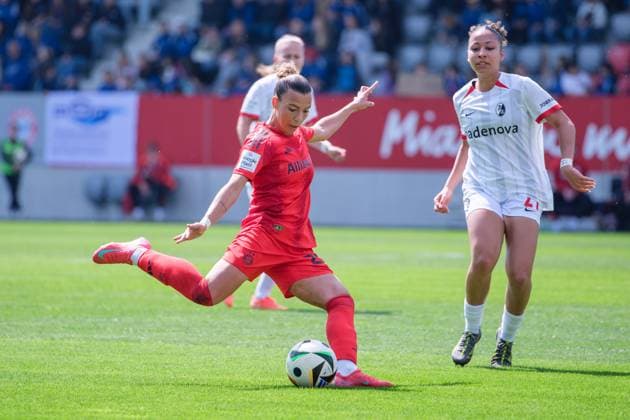 Arianna Caruso 27, FC Bayern München and Samantha Steuerwald 21, SC Freiburg at the match FC Bayern München v SC Freiburg, Football, Women, Google Pixel Women Bundesliga, 2024 2025, Matchday 20 on 27 04 2025 in Munich, FC Bayern Campus DFL and DFB regulations prohibit any use of photographs as image sequences and or quasi video Bayern Germany