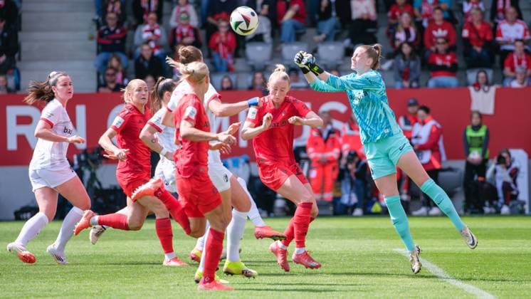 Rafaela Borggräfe 12, SC Freiburg can fend off the ball with her fists during the match FC Bayern Munich v SC Freiburg, Football, Women, Google Pixel Women Bundesliga, 2024 2025, 20 Matchday on 27 04 2025 in Munich, FC Bayern Campus DFL and DFB regulations prohibit any use of photographs as image sequences and or quasi video Bayern Germany
