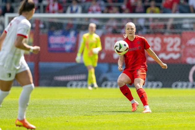 Magdalena Eriksson 5 FC Bayern Muenchen Frauen , FC Bayern Frauen Muenchen vs SC Freiburg, Google Pixel Frauenbundesliga, 20 Spieltag, 27 04 25 DFB regulations prohibit any use of photographs as image sequences and or quasi video kolbert press Muenchen Bayern Germany Copyright: xkolbert-press UlrichxGamelx