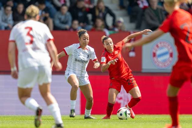 Nicole Ojukwu 27 SC Freiburg , Arianna Caruso 27 FC Bayern Muenchen Frauen , FC Bayern Frauen Muenchen vs SC Freiburg, Google Pixel Frauenbundesliga, 20 Spieltag, 27 04 25 DFB regulations prohibit any use of photographs as image sequences and or quasi video kolbert press Muenchen Bayern Germany Copyright: xkolbert-press UlrichxGamelx
