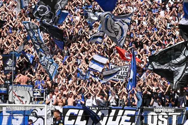 GER 2 FBL,, Hamburger SV vs Karlsruher SC 27 04 2025, Volksparkstadion, Hamburg, GER 2 FBL, Hamburger SV vs Karlsruher SC in the picture feature the HSV fans nordphotoxGmbH xWitke nph00002